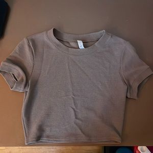 Alo Micro Waffle Cropped Tee in Hot Cocoa